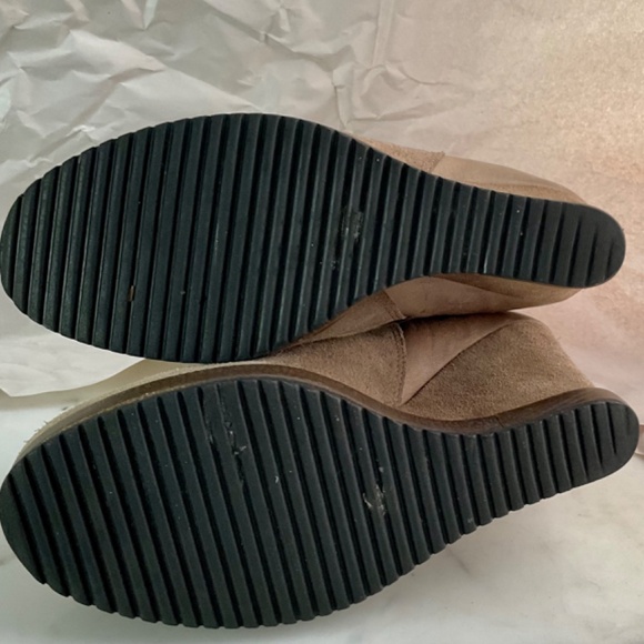 SURFACE TO AIR Platform Wedge Taupe Suede bootie 40 US 9.5 - Picture 7 of 7